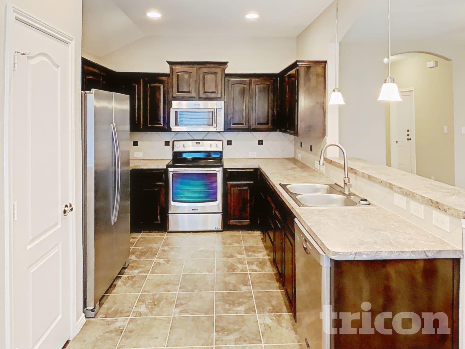 Building Photo - 525 Beechgrove Terrace