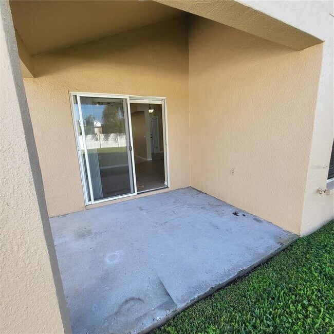 Building Photo - 25903 Bloomsbury Ct