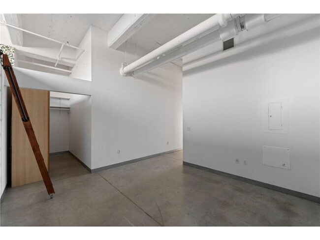 Building Photo - 700 N Washington Ave