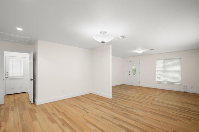 Building Photo - 3808 Tonkawa Trail