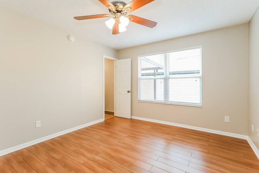 Building Photo - 1967 Blue Bird Run W