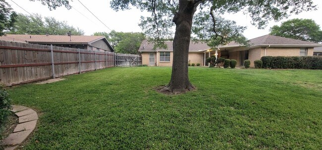 Building Photo - 5624 Woodway Dr