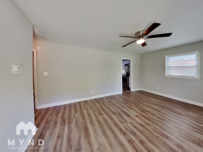 Building Photo - 505 Sinclair St