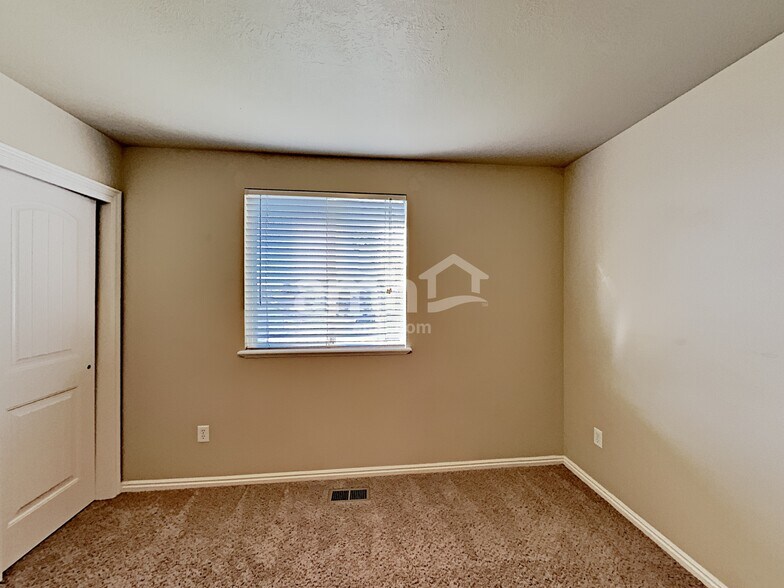 Building Photo - 5708 Plumbago Ave