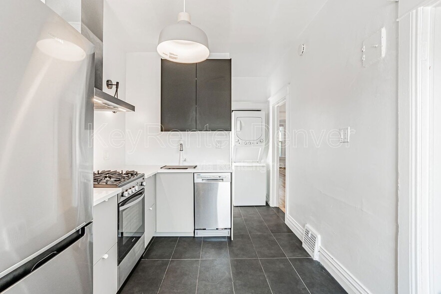 Building Photo - 229 S Logan St