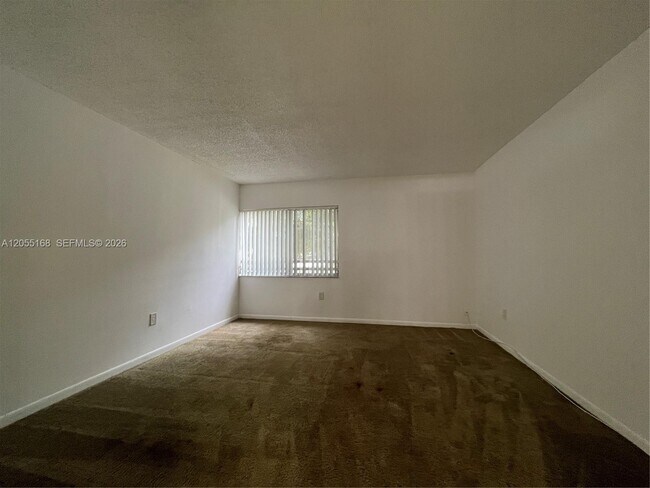 Building Photo - 701 N Pine Island Rd