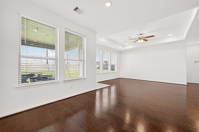 Building Photo - 8114 Royal Palm Ct