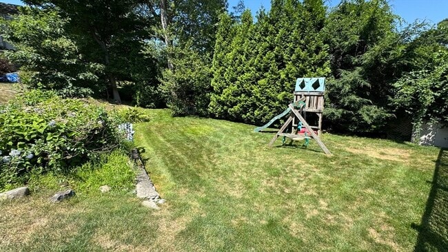 Building Photo - 139 Laurel Dr