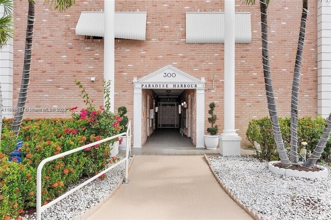 Primary Photo - 300 Golden Isles Dr