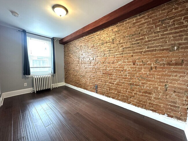 Building Photo - Stunning 4-Bedroom Townhome in the Heart of Fishtown! Available NOW!