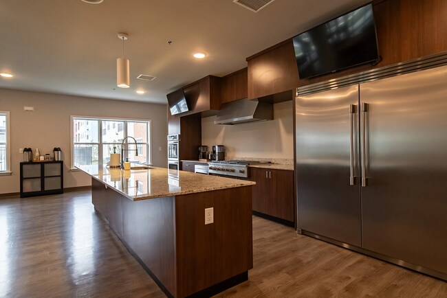 Building Photo - 2023 N Broadmoor Ave