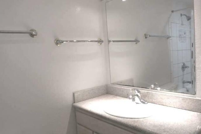 Building Photo - 1034 Carolina St