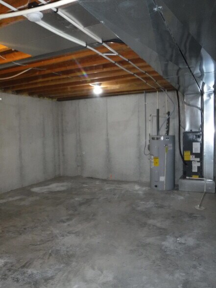 Building Photo - 5606 Valley View Dr