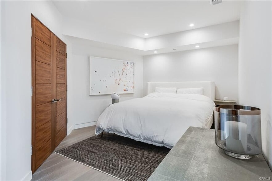 Building Photo - 810 Esplanade