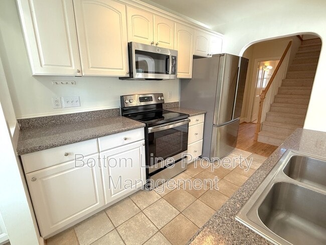 Building Photo - 2417 Bay St