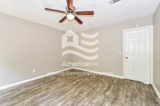 Building Photo - 449 Parlock Rd