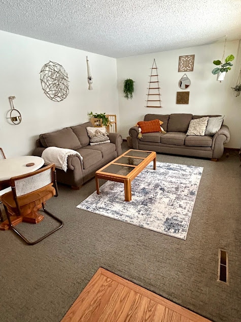 Building Photo - 2828 Saturn Ave