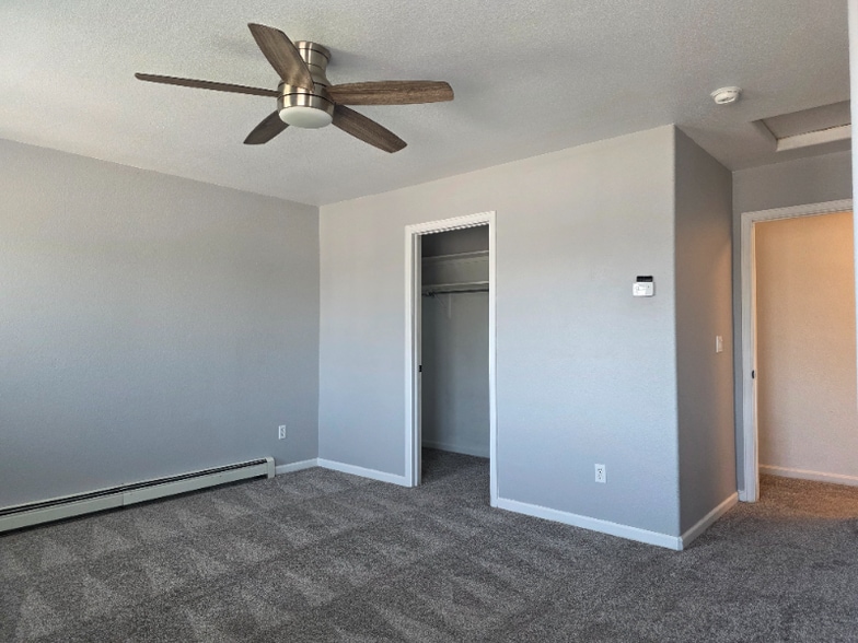 Building Photo - 2821 Village Park Dr