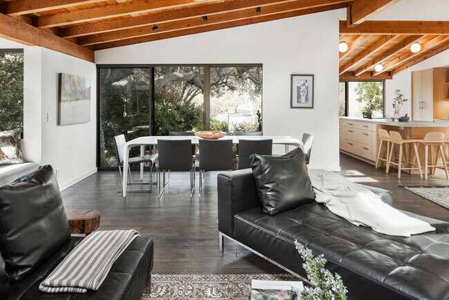 Building Photo - 901 Crater Camp Dr