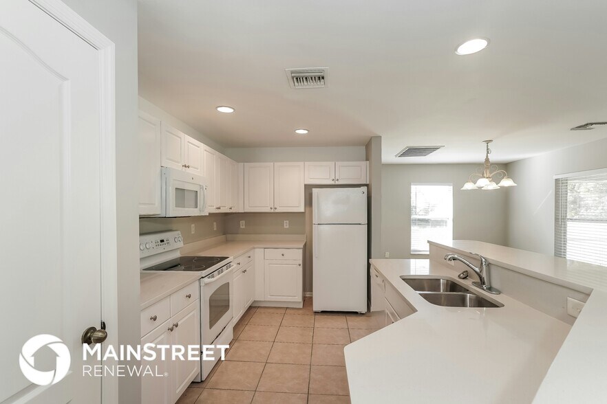 Building Photo - 3620 NE 9th Ave