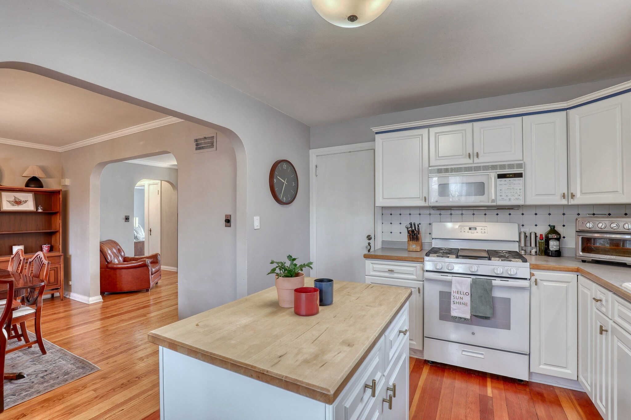 Building Photo - 6132 W Wells St