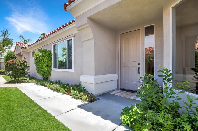 Building Photo - 502 Desert Holly Dr