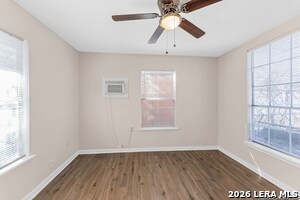 Building Photo - 827 W Rosewood Ave