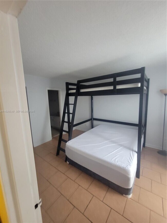 Building Photo - 13499 Biscayne Blvd