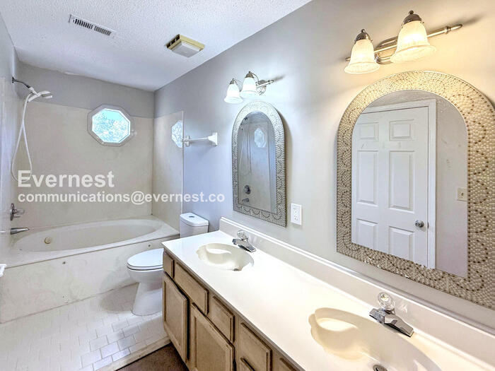 Building Photo - 713 Carr Ave