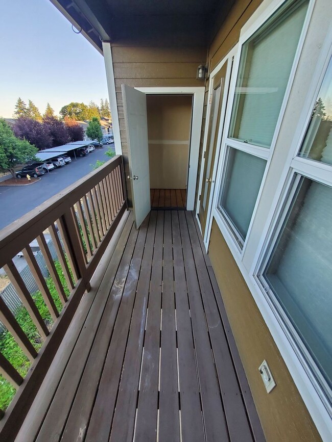 Building Photo - 5991 Blue River Dr SE