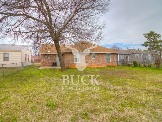 Building Photo - 1201 Stansell Dr