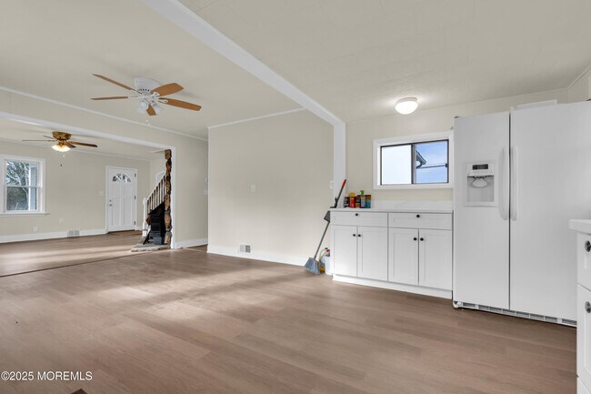 Building Photo - 2061 Lakewood Rd