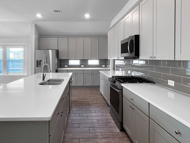 Building Photo - Contemporary 3-Bedroom Near Randolph AFB