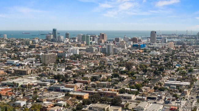 Building Photo - 1424 Chestnut Ave