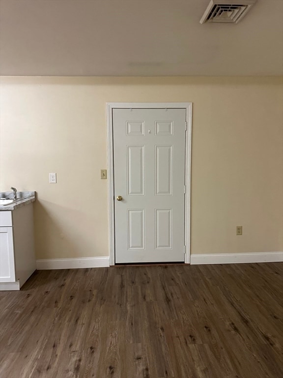 Building Photo - 13 Waushacum Ave