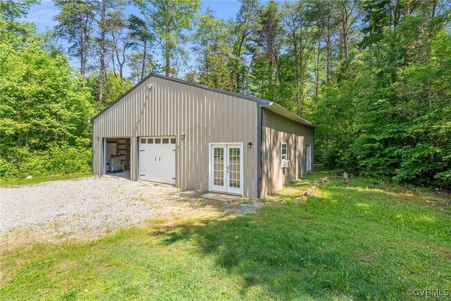 Building Photo - 30 Pine Ct