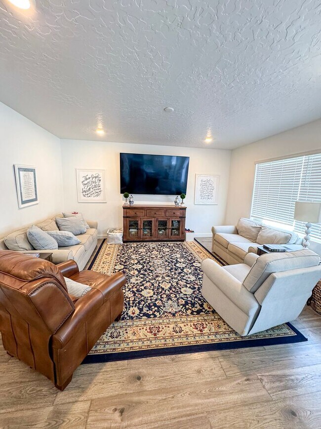 Building Photo - Modern 4 Bed / 3 Bath Home in Syracuse | Bonus Room + Fenced Yard + 86” TV Included
