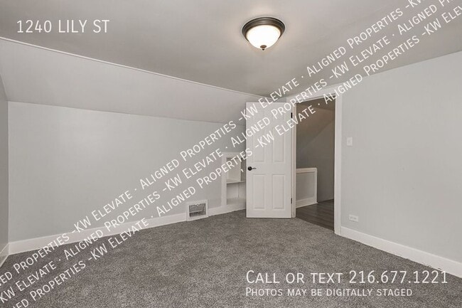 Building Photo - 1240 Lily St