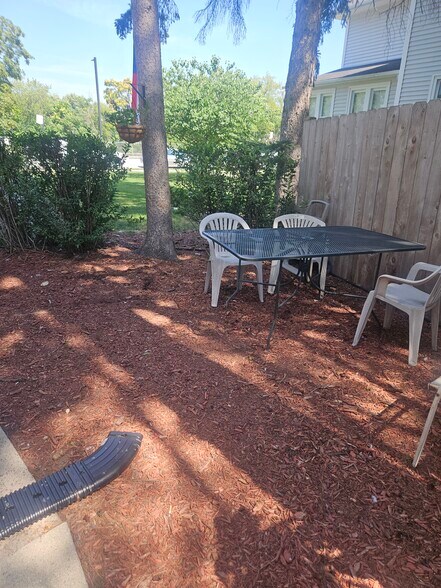 Building Photo - 6040 N Avondale Ave