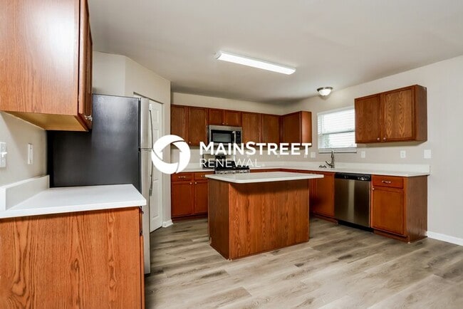 Building Photo - 4 Bedroom Pet-Friendly Home in Moscow Mill...
