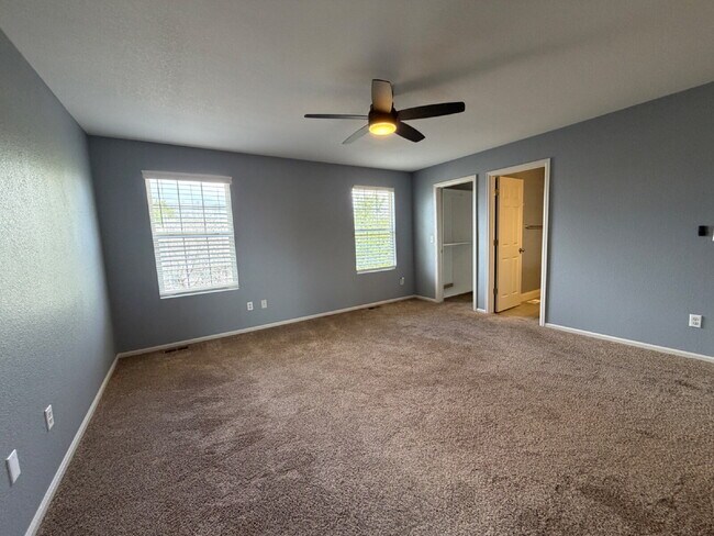 Building Photo - ~Available Now~ Beautiful Three Bedroom Home in Englewood!