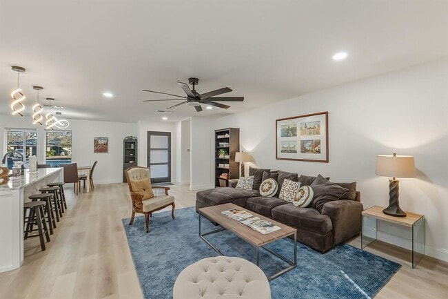 Building Photo - 2107 Lewood Cir