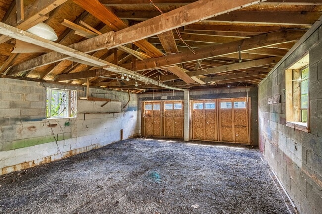 Building Photo - 213 Winchester St