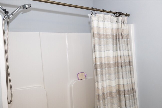 Building Photo - 129 Quinapoxet St