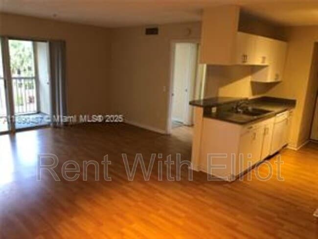 Building Photo - 470 S Park Rd