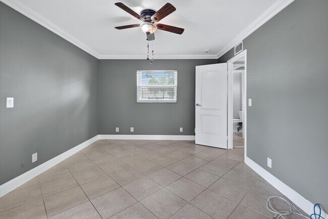 Building Photo - 94 Valencia C