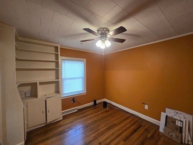 Building Photo - Charming Pittsboro Bungalow with Screened Porch & Fully Fenced Yard