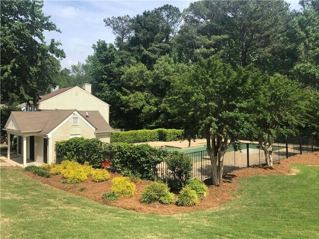 Building Photo - 2 Bed/2.5 Bath townhome - great Doraville ...
