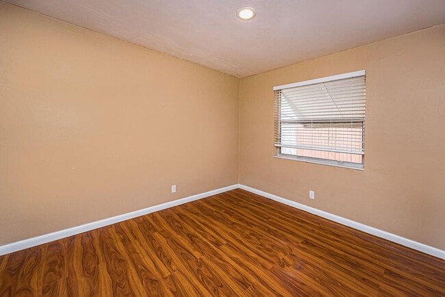 Building Photo - 260 NE 13th St