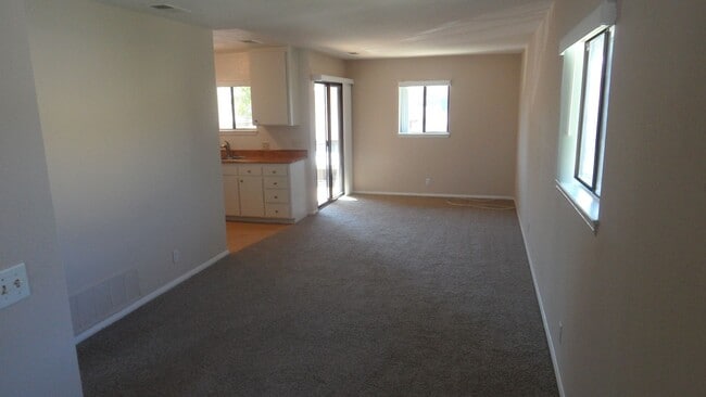 Building Photo - Clark 157-161